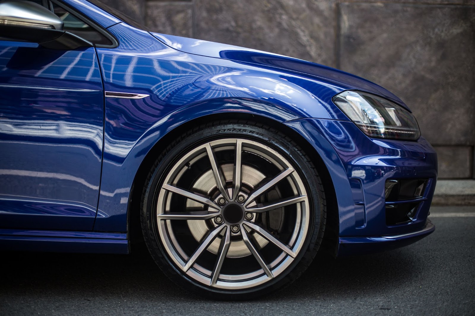 Velg Mobil Sedan